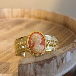 Elegant Gold Cameo Bracelet